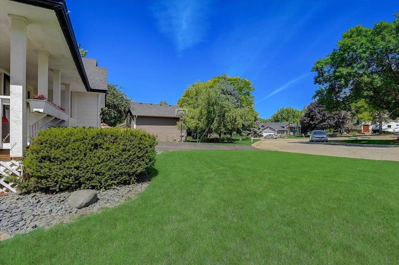 5643 W 139th St, Savage, MN 55378