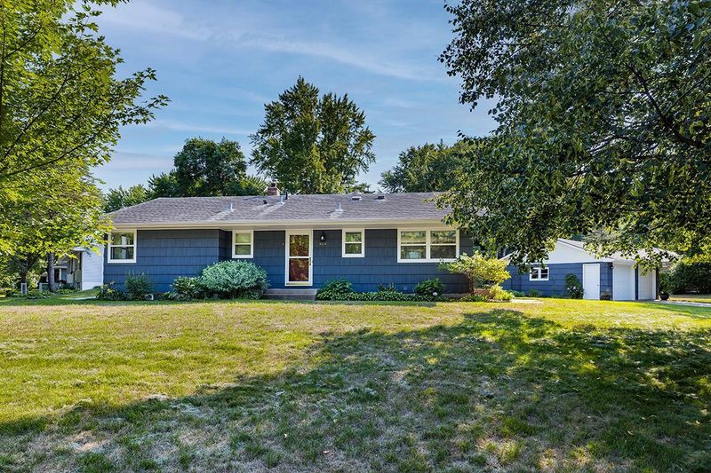 5214 Holiday Rd, Minnetonka, MN 55345