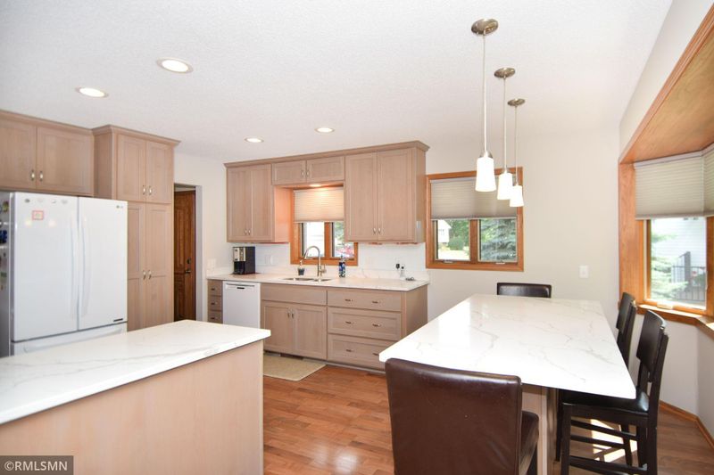 3909 Natureview Cir, Robbinsdale, MN 55422