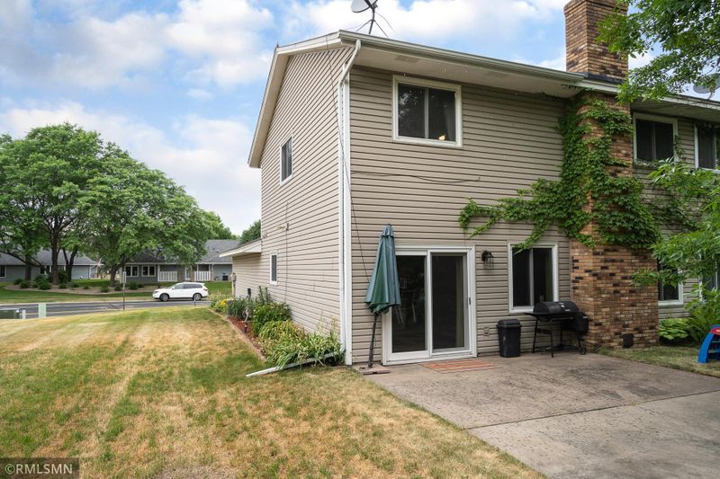 5644 Royal Oaks Dr, Shoreview, MN 55126