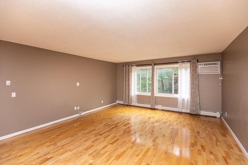 10211 Cedar Lake Rd #202, Minnetonka, MN 55305