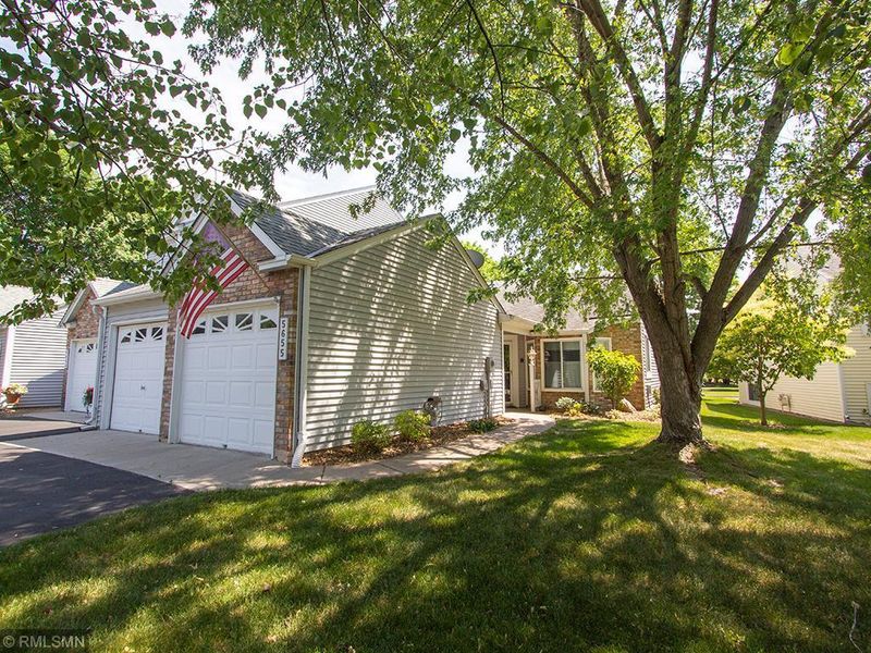 5655 Donegal Ct, Shoreview, MN 55126