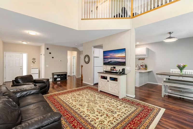 1378 White Oak Dr, Chaska, MN 55318