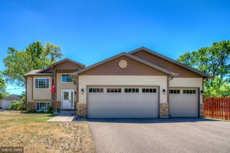 816 Washington St, Anoka, MN 55303