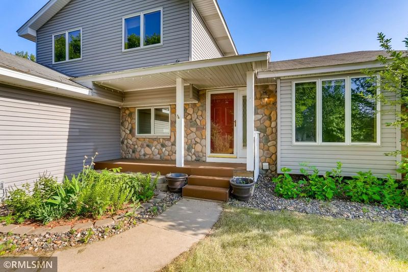 8790 Hillview Dr E, Saint Bonifacius, MN 55375
