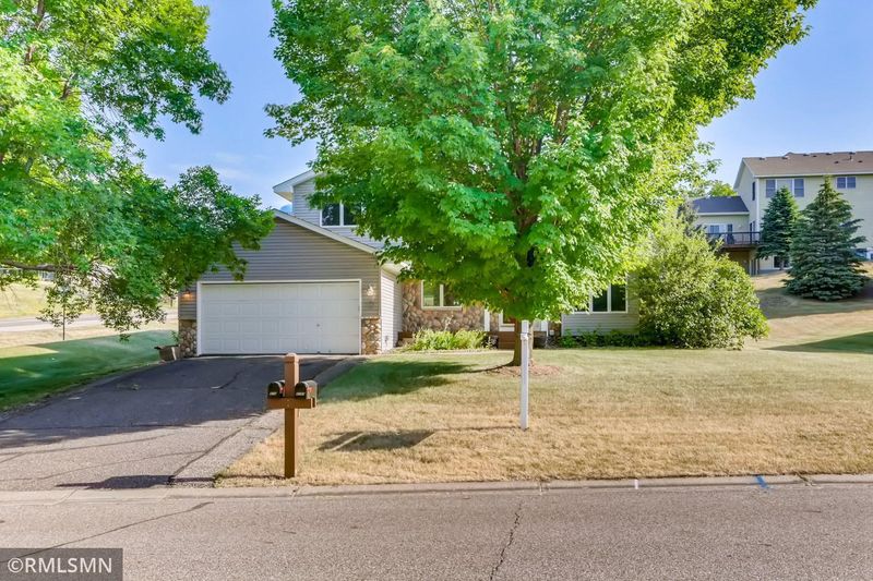 8790 Hillview Dr E, Saint Bonifacius, MN 55375