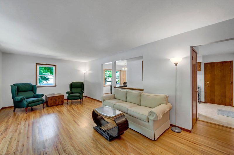 400 E 130th St S, Burnsville, MN 55337