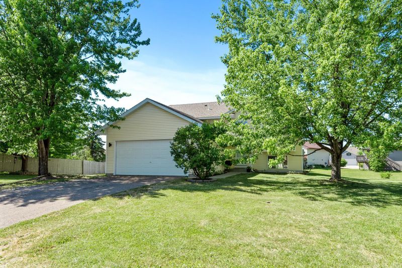 111 Charity Cir, Montrose, MN 55363