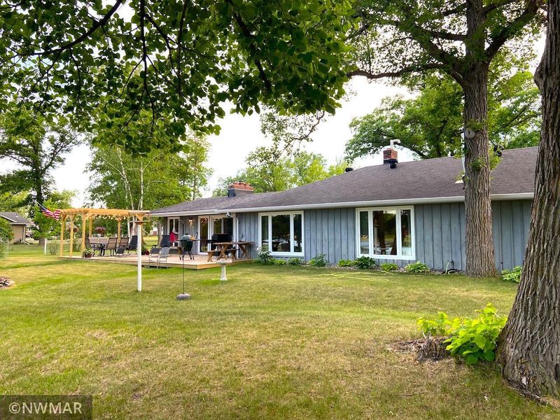 324 Sherwood Ave S, Thief River Falls, MN 56701