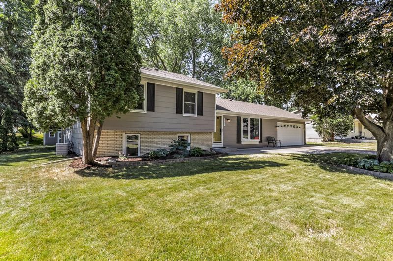 1909 19th Ter NW, New Brighton, MN 55112