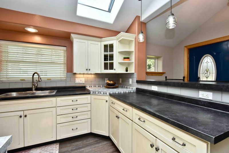 52 Lenox St, Winona, MN 55987