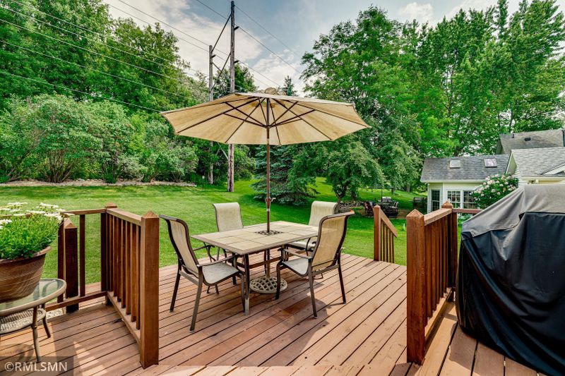 7255 Sunshine Dr, Eden Prairie, MN 55346