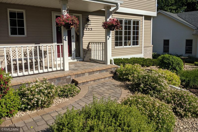 7255 Sunshine Dr, Eden Prairie, MN 55346