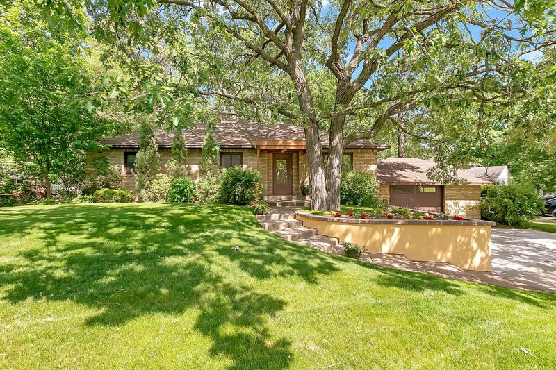 1848 Kilian Blvd SE, Saint Cloud, MN 56304