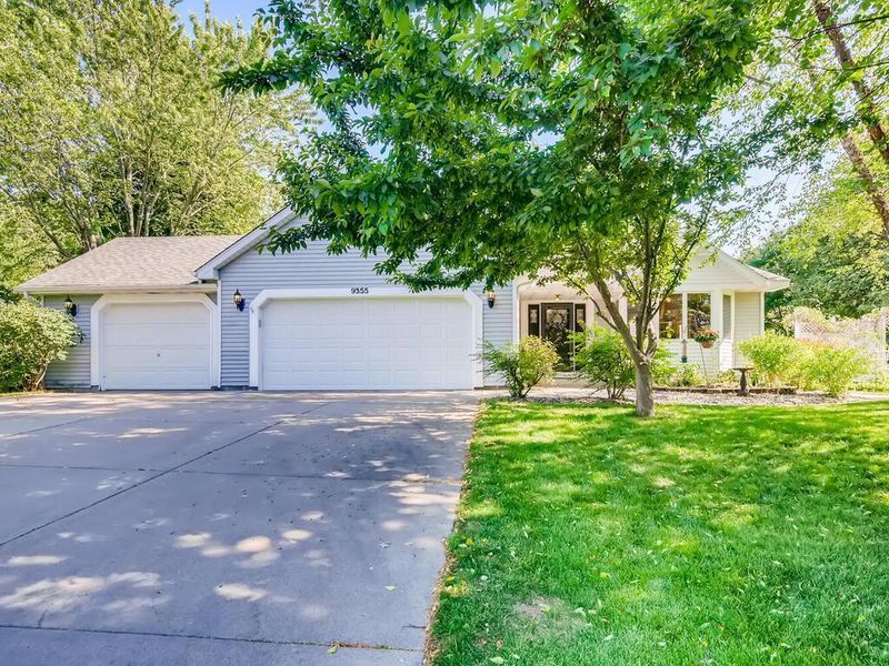9355 Mcintosh Rd, Woodbury, MN 55125