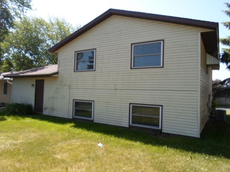 203 7th St NE, Kasson, MN 55944
