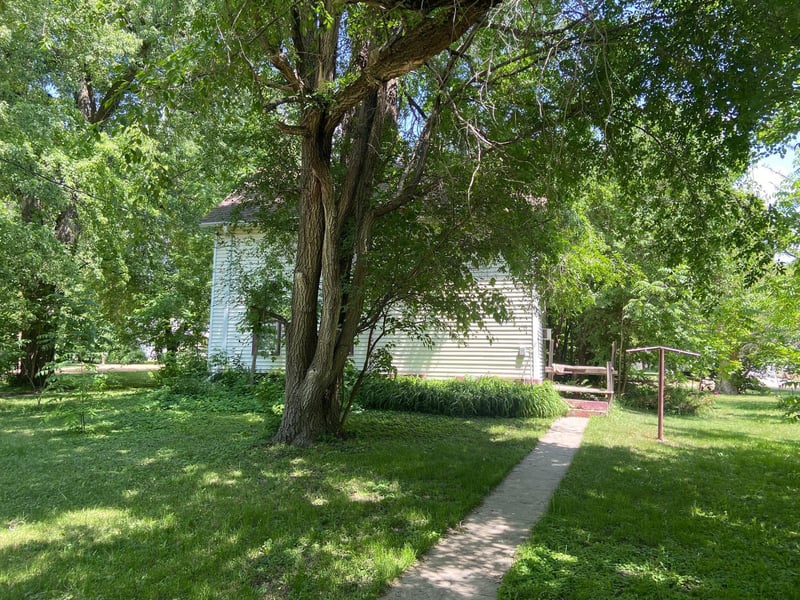 215 N Drake Ave, Rushmore, MN 56168