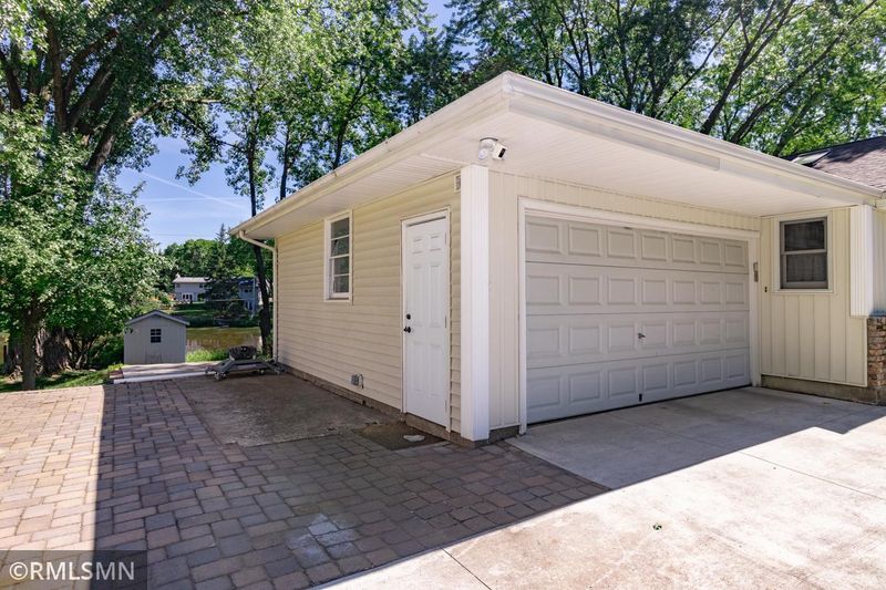 713 E 131st St, Burnsville, MN 55337