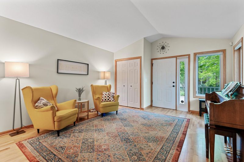 337 Saratoga St S, Saint Paul, MN 55105