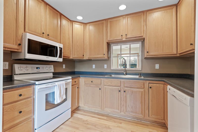 337 Saratoga St S, Saint Paul, MN 55105