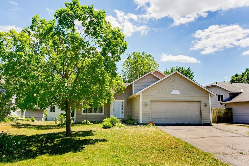 7190 Upper 157th St W, Apple Valley, MN 55124