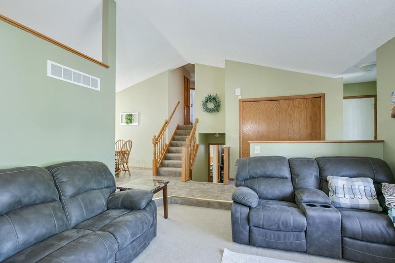 7190 Upper 157th St W, Apple Valley, MN 55124