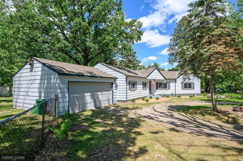 8340 Red Oak Dr, Mounds View, MN 55112