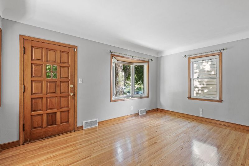 1939 Montana Ave E, Saint Paul, MN 55119