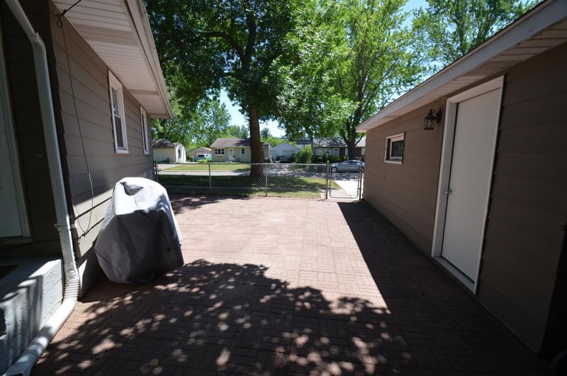 5205 Florida Ave N, Crystal, MN 55428
