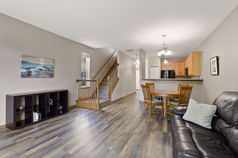 735 Providence Dr, Shakopee, MN 55379