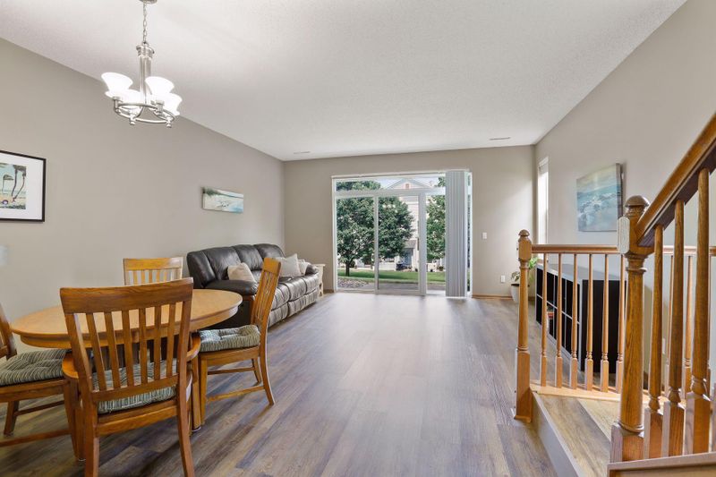 735 Providence Dr, Shakopee, MN 55379
