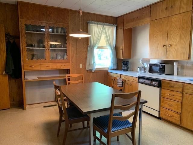 423 8th St SW, Willmar, MN 56201