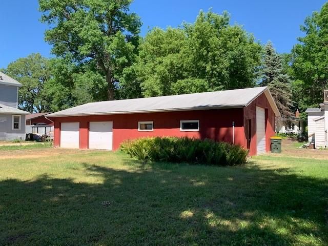 423 8th St SW, Willmar, MN 56201