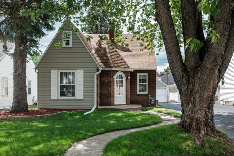 202 10th St SE, Rochester, MN 55904