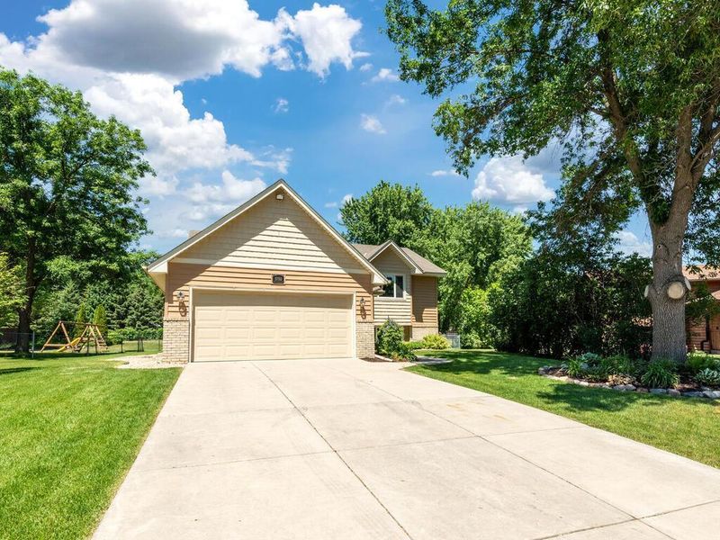 5750 W 139th St, Savage, MN 55378