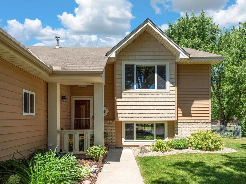 5750 W 139th St, Savage, MN 55378