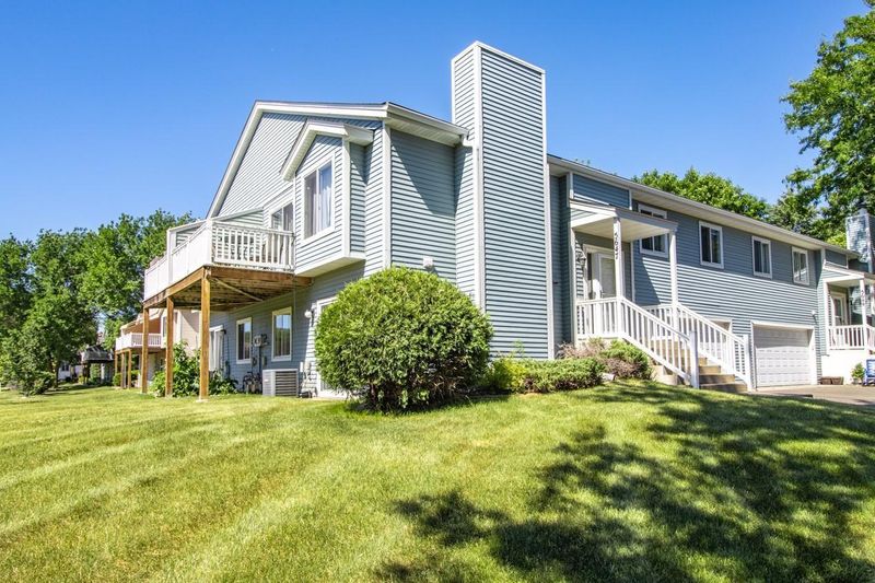 5647 Pompano Dr, Minnetonka, MN 55343