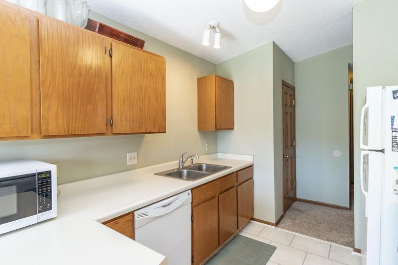 5647 Pompano Dr, Minnetonka, MN 55343