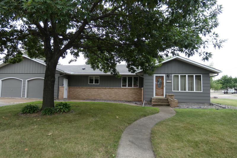 601 E Main St, Belle Plaine, MN 56011