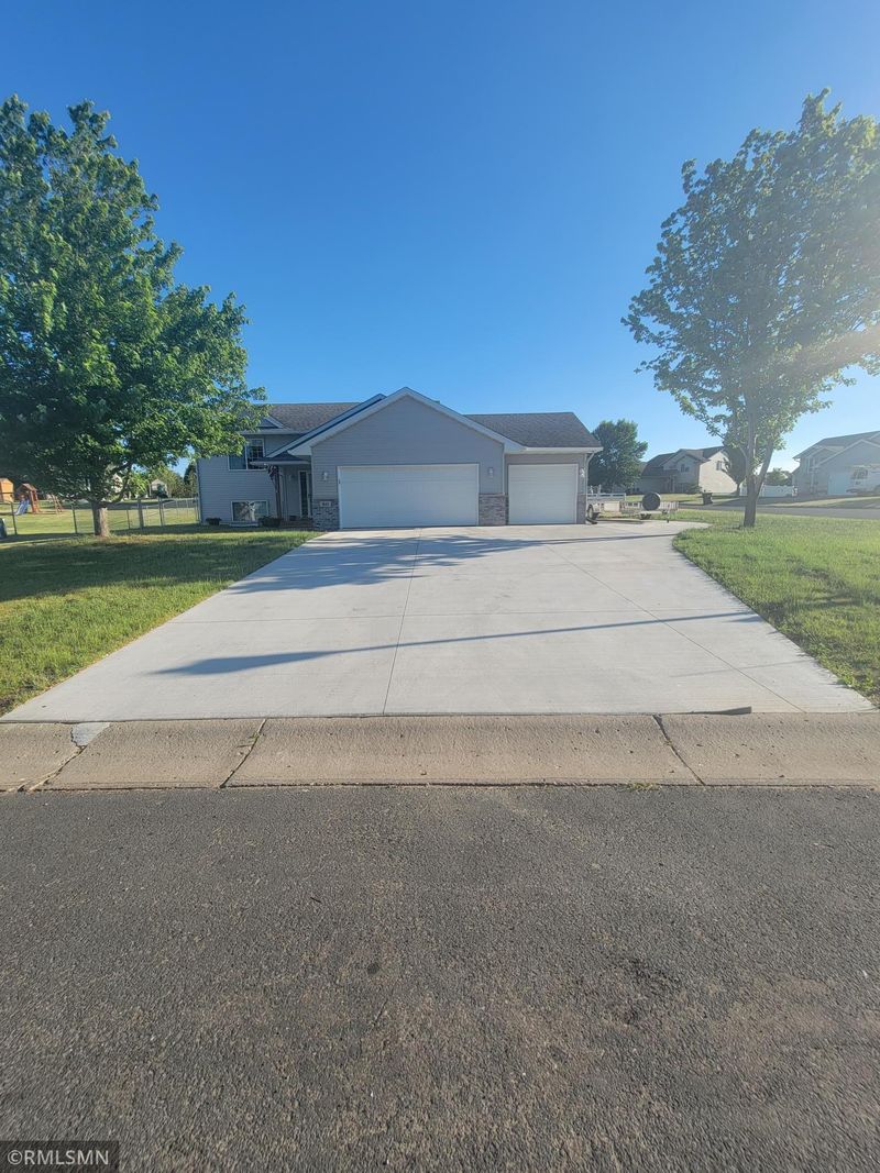 911 Forest City Blvd NW, Maple Lake, MN 55358
