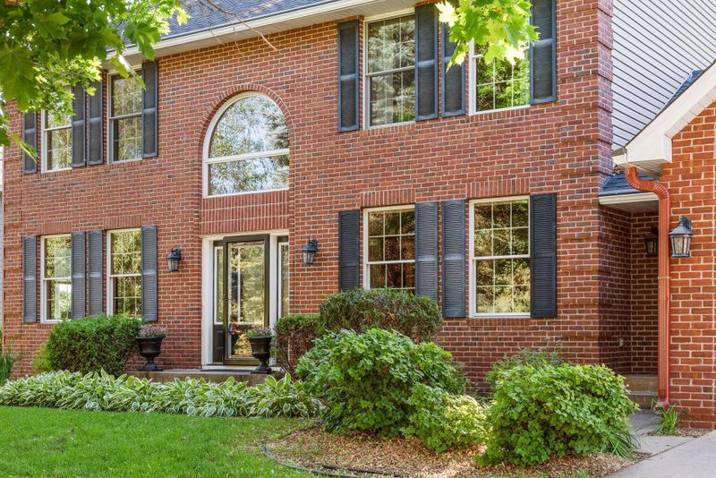 5925 Hamline Ave N, Shoreview, MN 55126