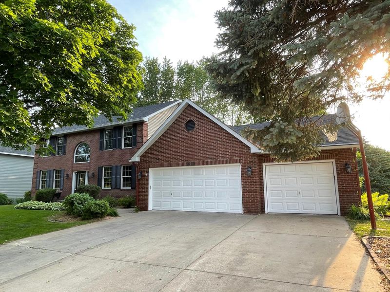 5925 Hamline Ave N, Shoreview, MN 55126