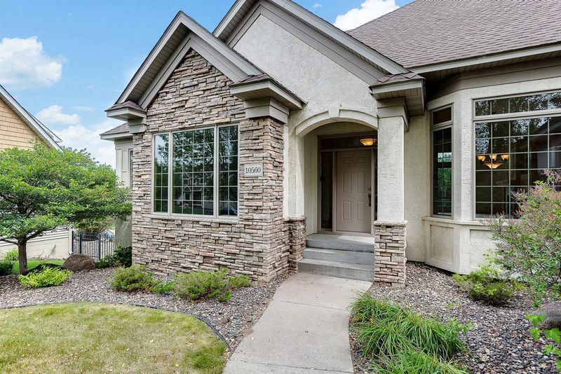 10560 Pinnacle Way, Woodbury, MN 55129