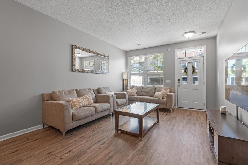 1952 Commonwealth Blvd #6, Chanhassen, MN 55317