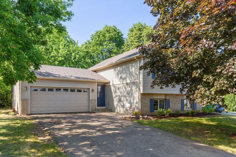 18744 Pennington Ave, Eden Prairie, MN 55346