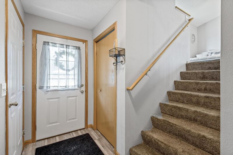 1302 S Trail Dr, Faribault, MN 55021