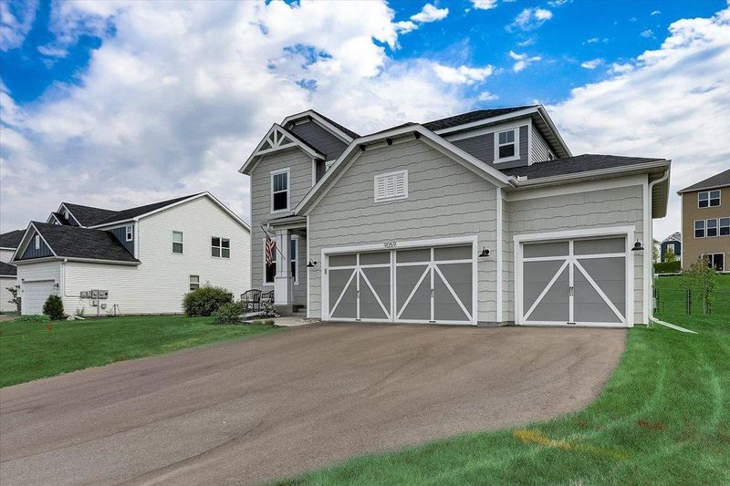 9059 Lakeside Dr, Victoria, MN 55386