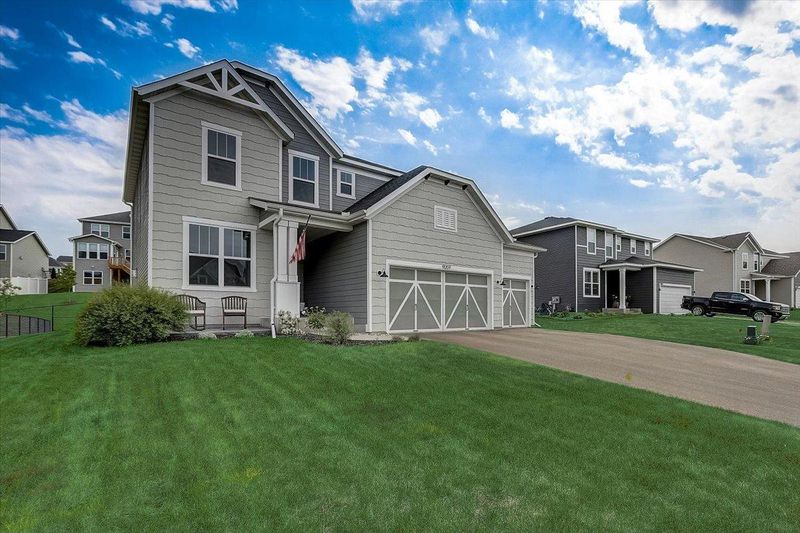 9059 Lakeside Dr, Victoria, MN 55386