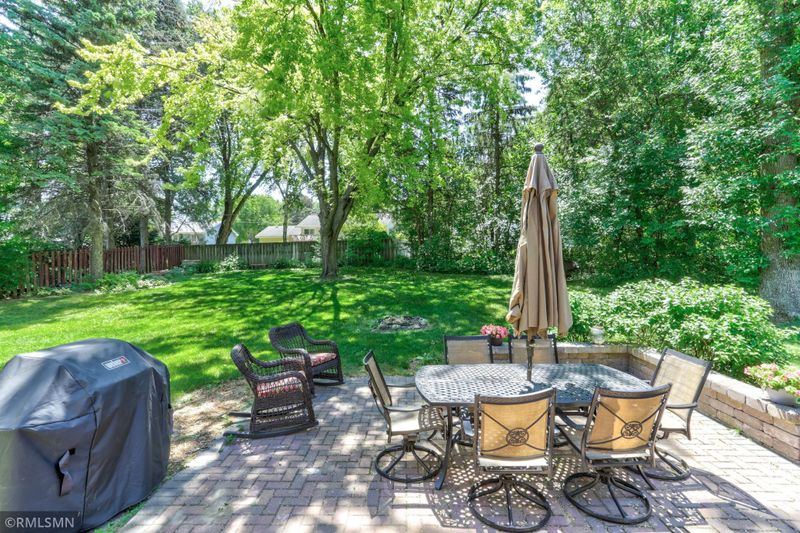 12861 1st Ave S, Burnsville, MN 55337