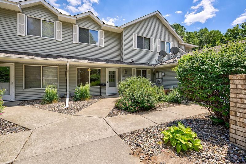 1579 Helmo Ave N, Oakdale, MN 55128